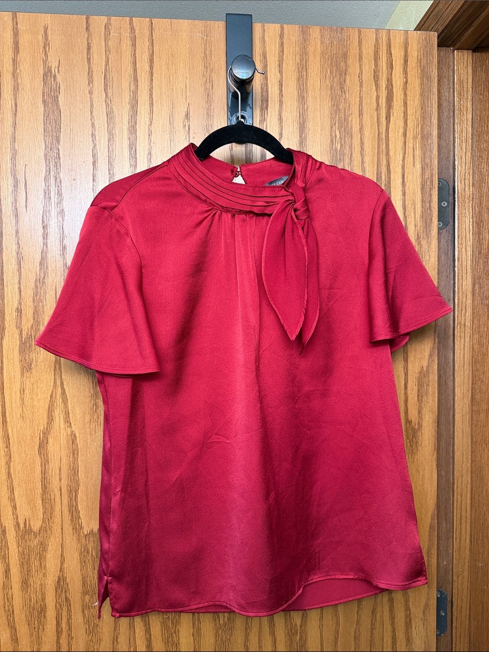 Women’s Red Tie-Neck Short Sleeve Top